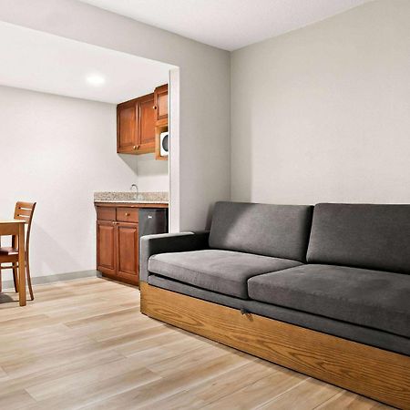 Days Inn & Suites By Wyndham Warren Dış mekan fotoğraf