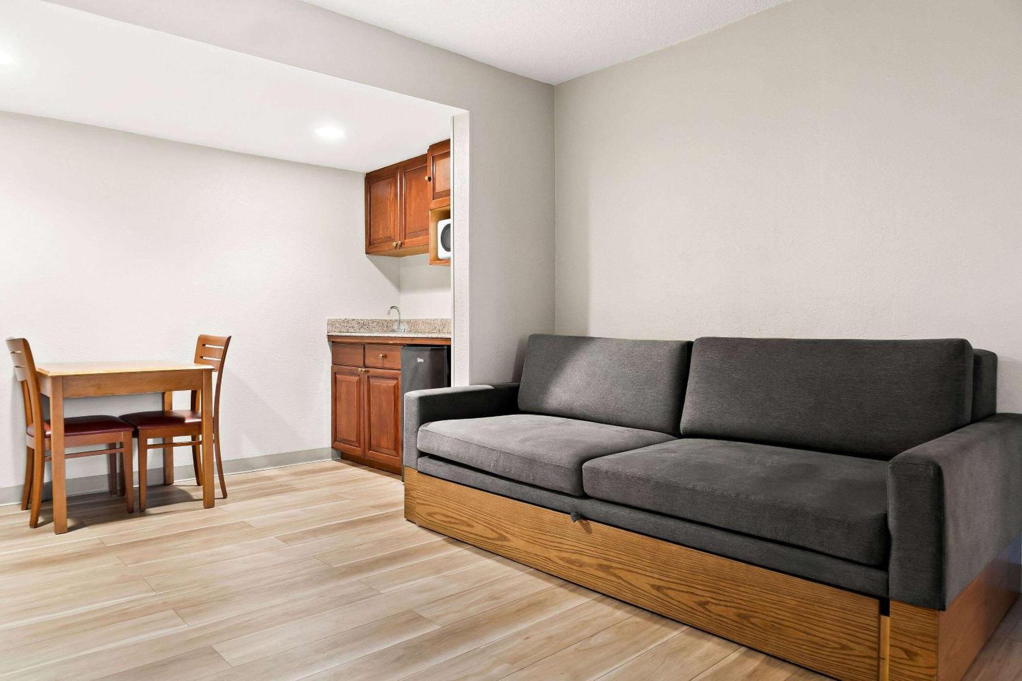 Days Inn & Suites By Wyndham Warren Dış mekan fotoğraf