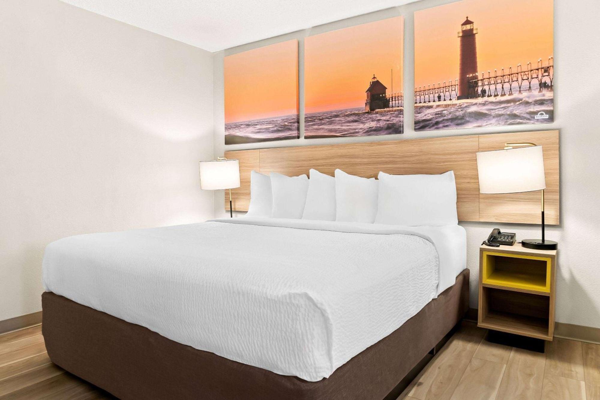 Days Inn & Suites By Wyndham Warren Dış mekan fotoğraf