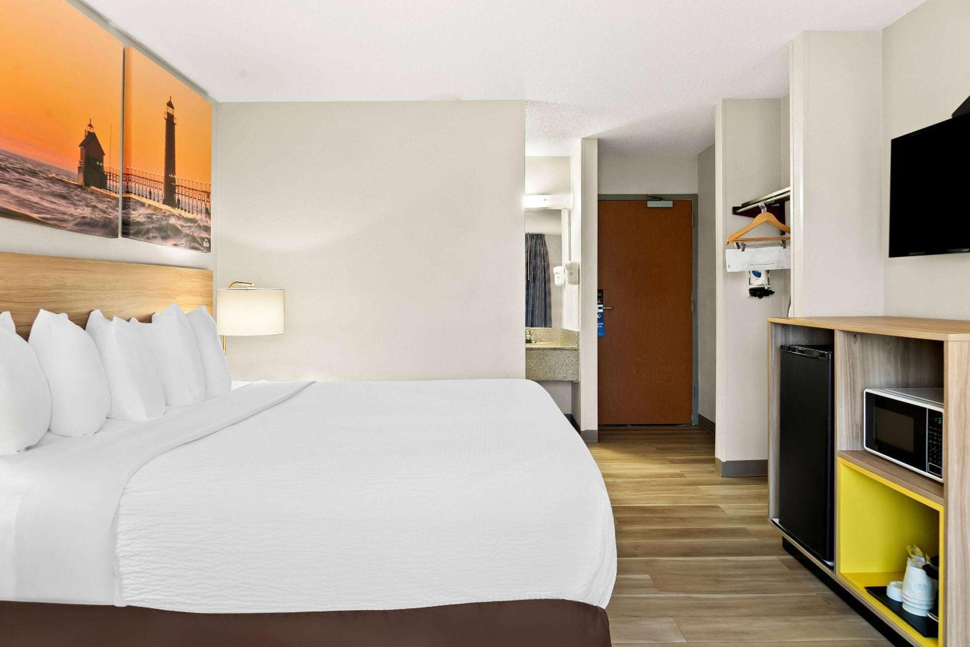 Days Inn & Suites By Wyndham Warren Dış mekan fotoğraf