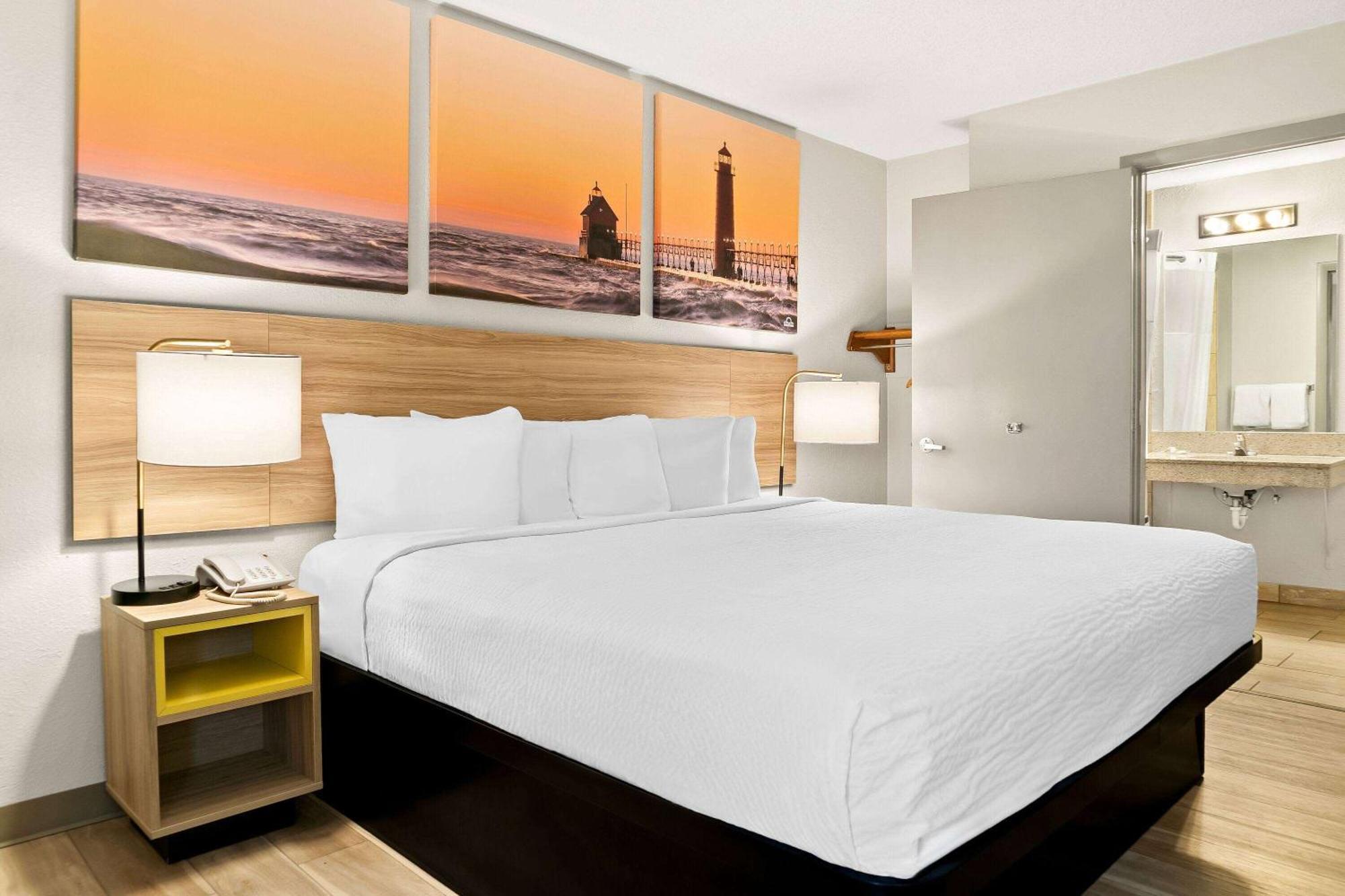 Days Inn & Suites By Wyndham Warren Dış mekan fotoğraf