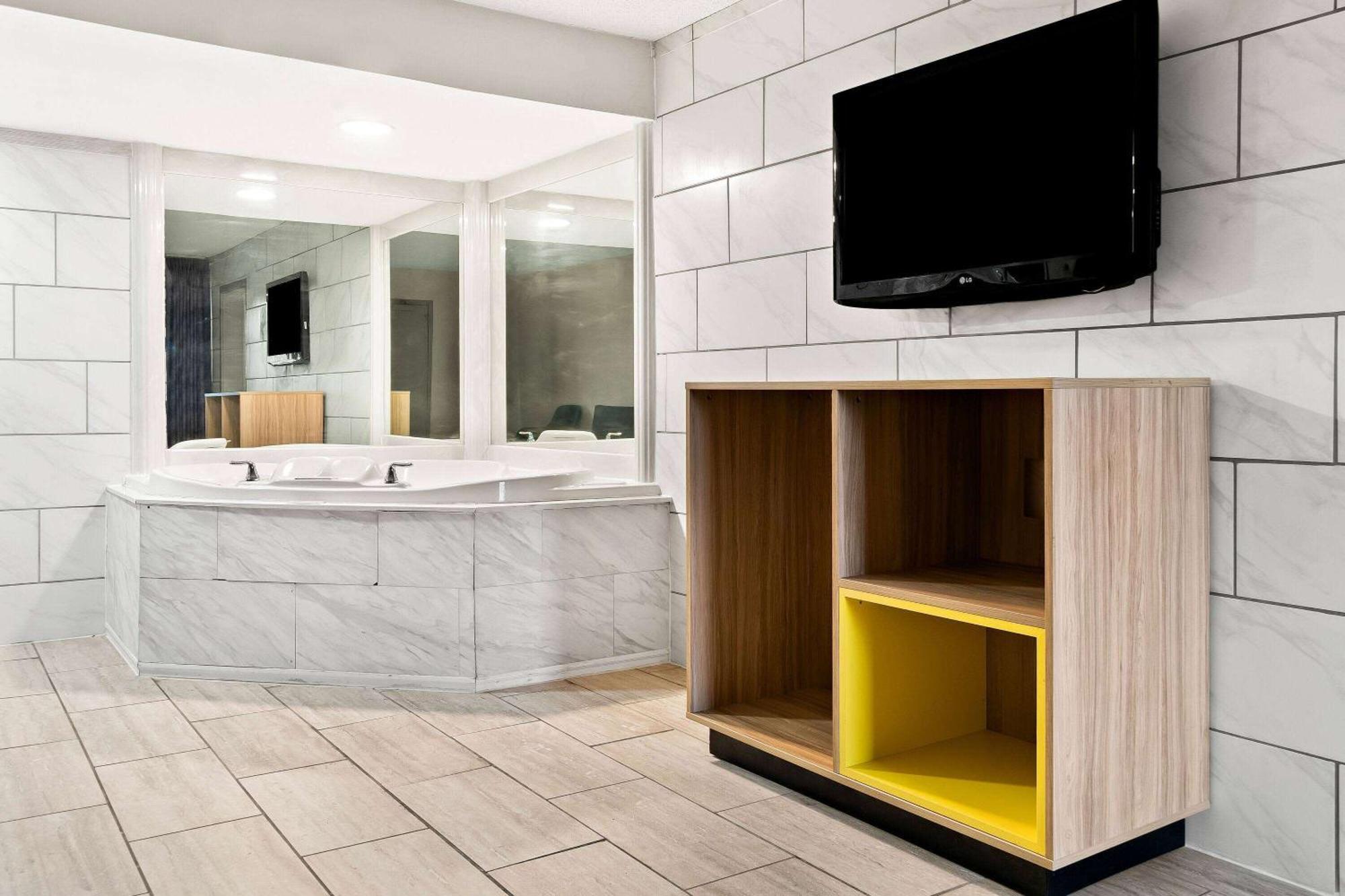 Days Inn & Suites By Wyndham Warren Dış mekan fotoğraf