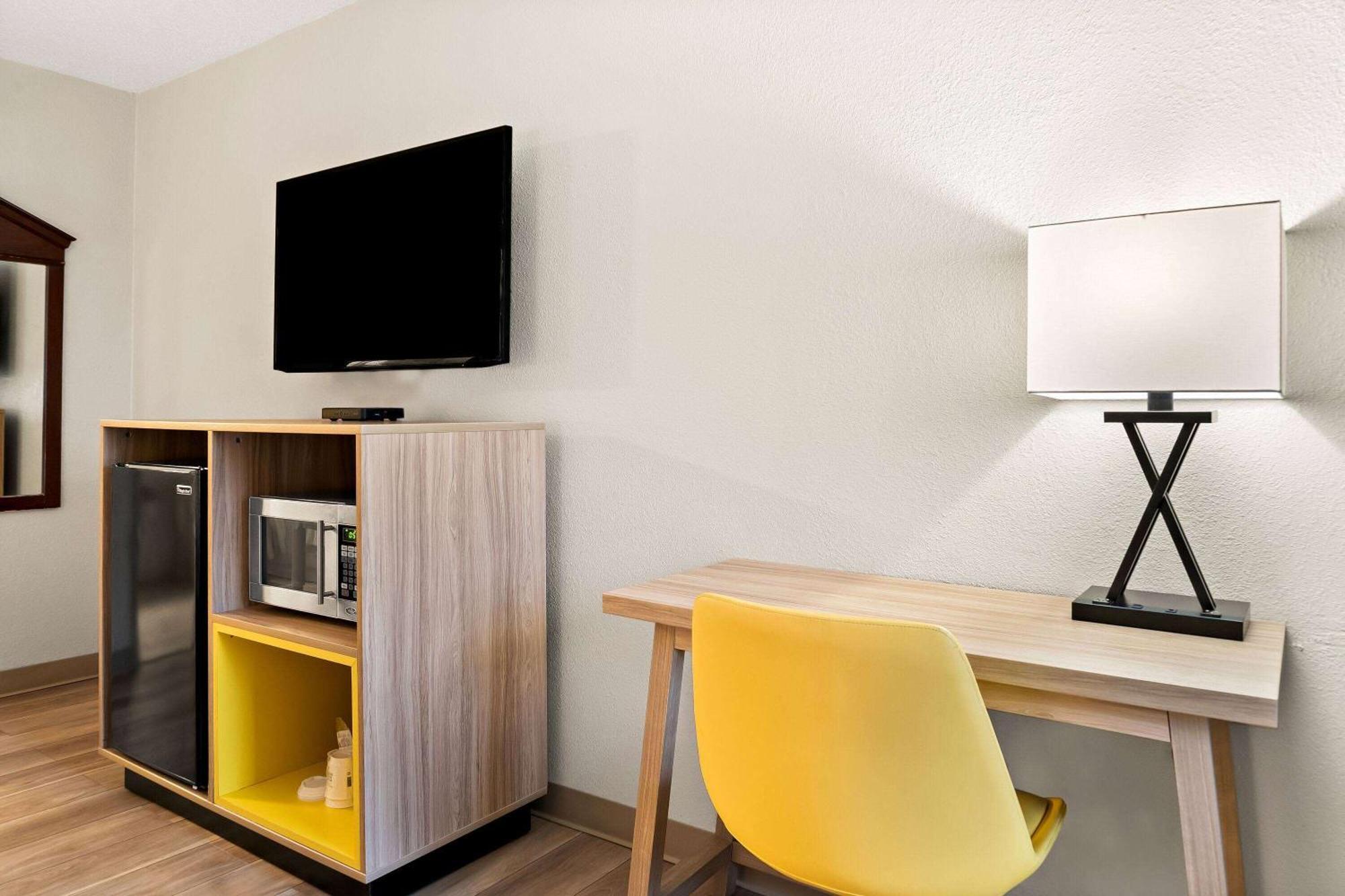 Days Inn & Suites By Wyndham Warren Dış mekan fotoğraf
