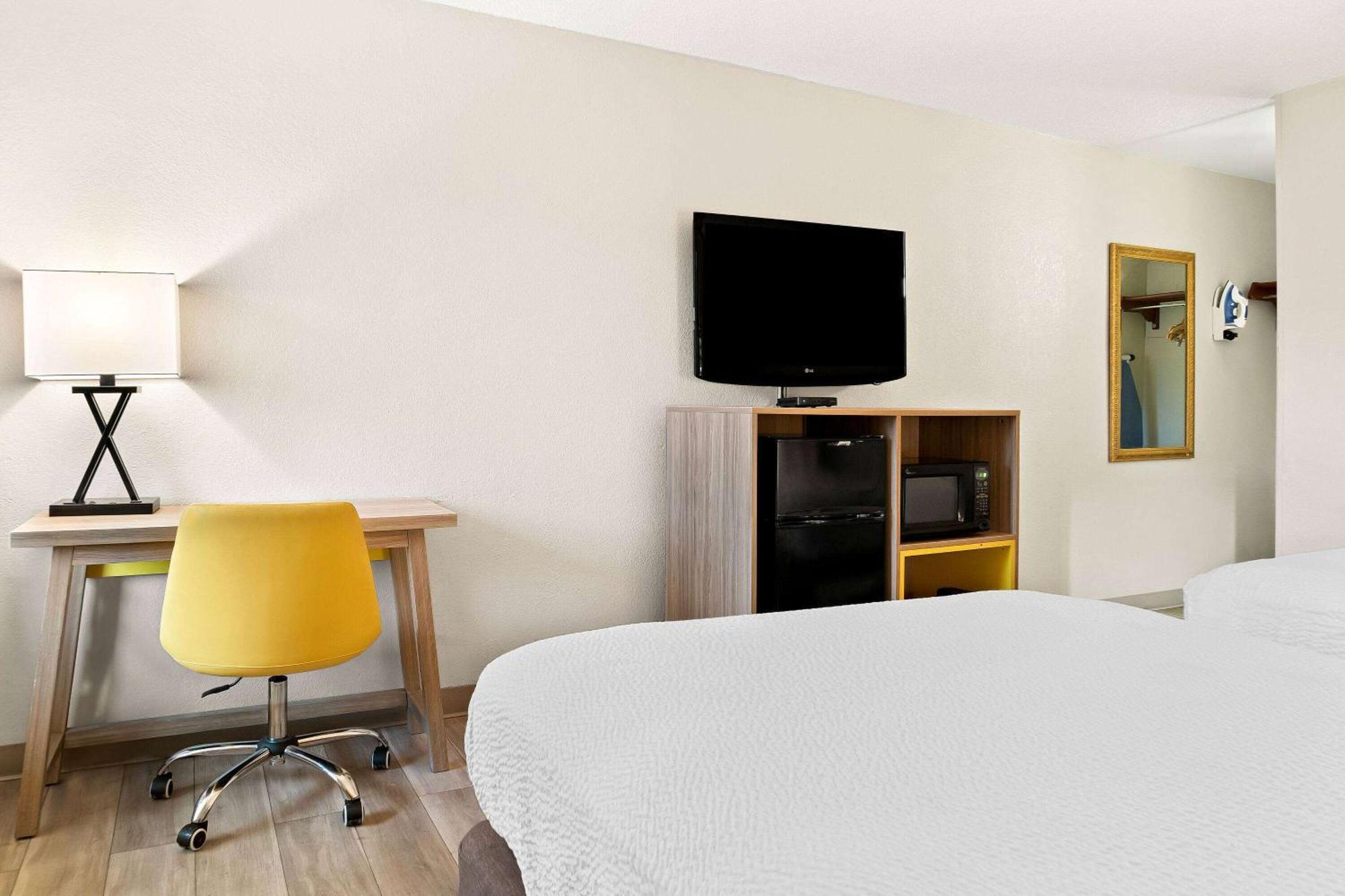 Days Inn & Suites By Wyndham Warren Dış mekan fotoğraf