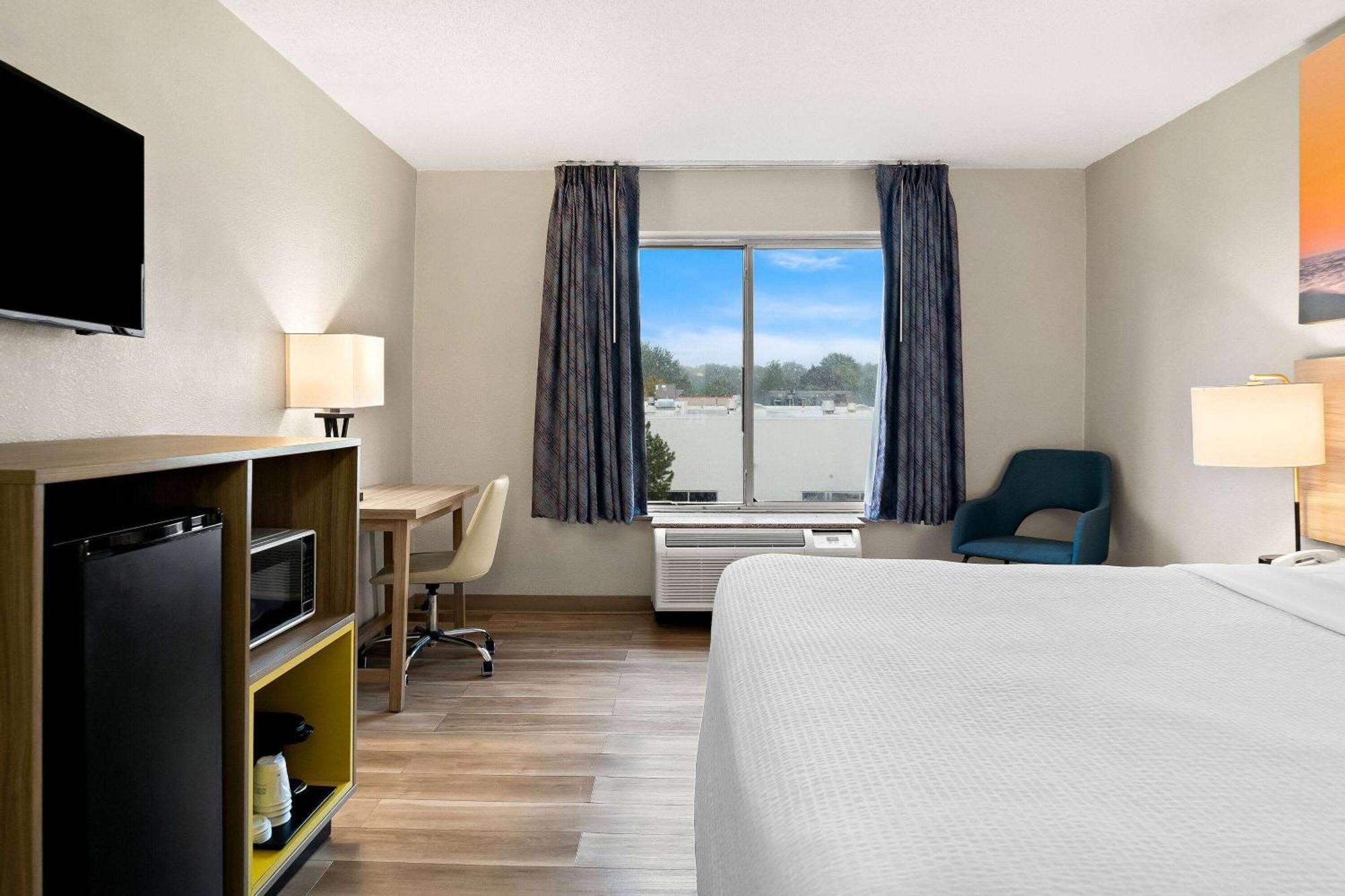 Days Inn & Suites By Wyndham Warren Dış mekan fotoğraf