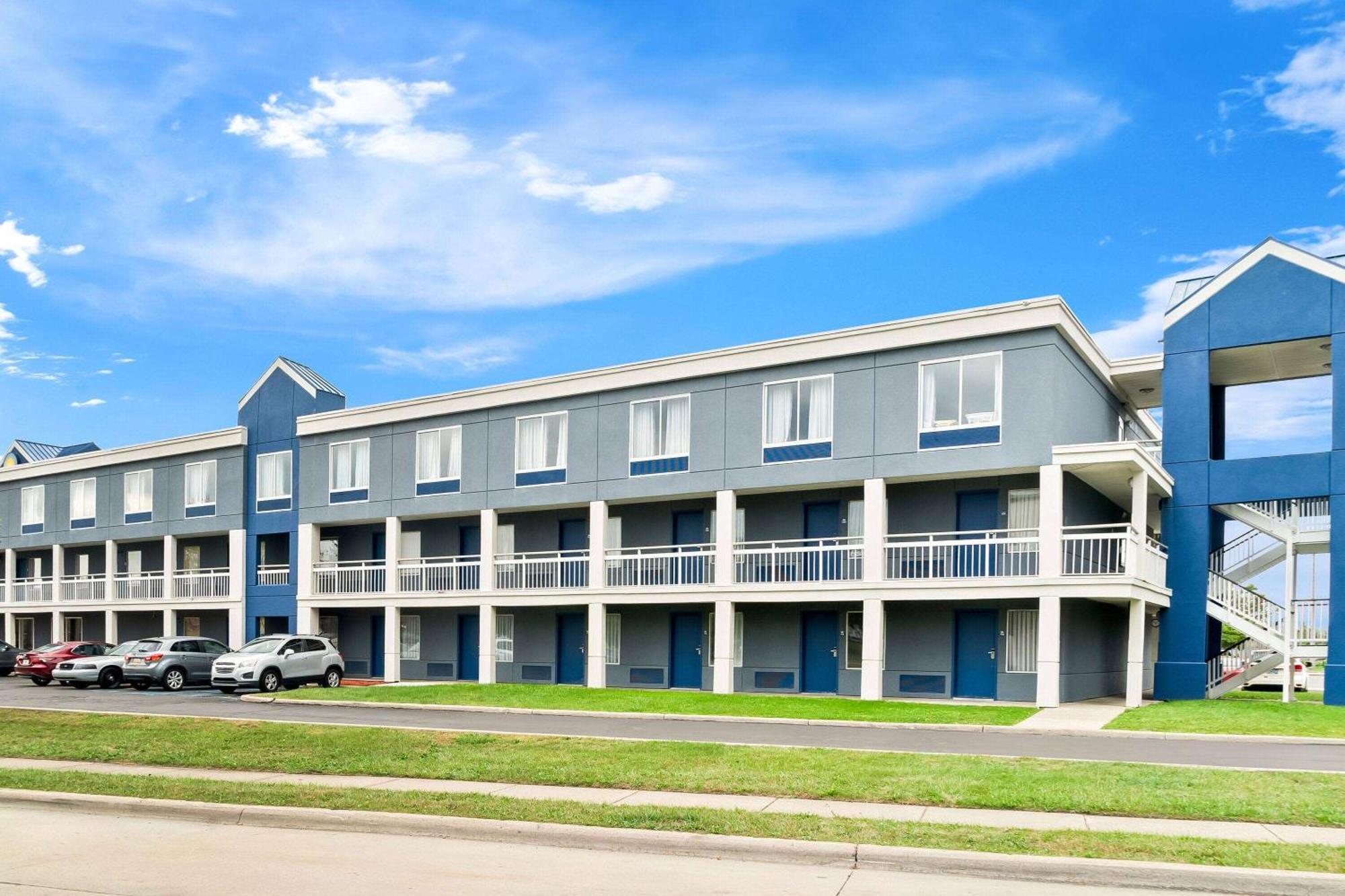 Days Inn & Suites By Wyndham Warren Dış mekan fotoğraf